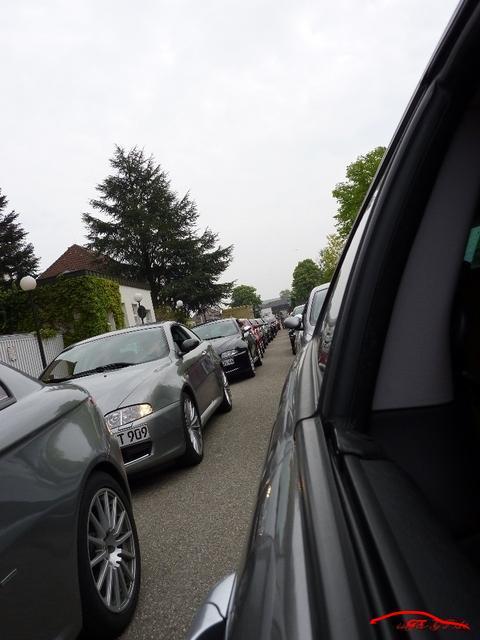 6457 Schlange stehen